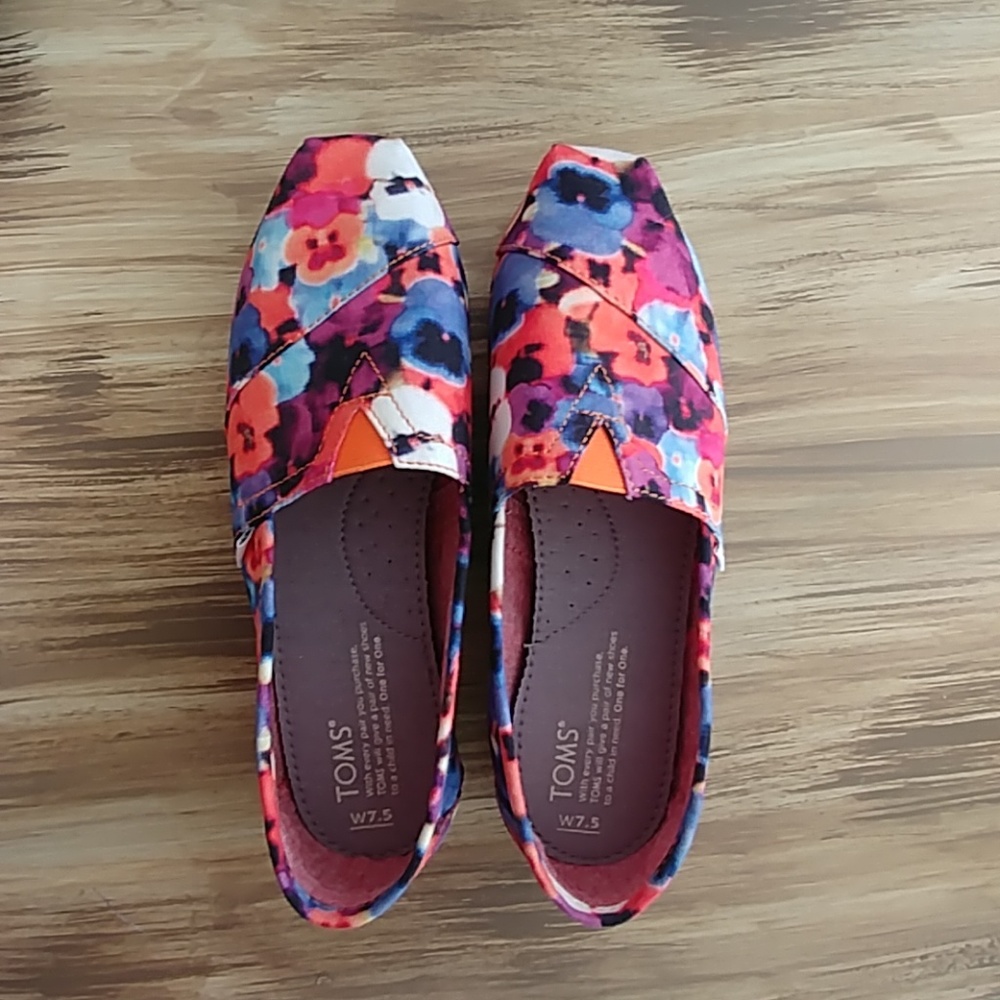 TOMS Classics Oahu Floral Slip On Shoes